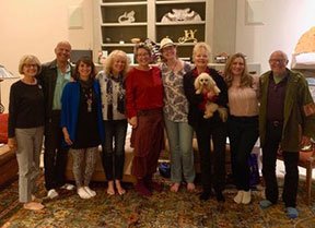 Membres du conseil d'administration de Sedona International Peace City, de gauche à droite: Suzanne Miller (nouvelle), Stu Zimmerman (nouvelle), Laura Marcos, Debra Gallaway, Margaret Joy Weaver, Jamie Zimmerman, Myra Shutt, Susan Hagen (nouvelle) et membre sortant Larry Rosenfeld.